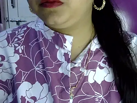 Snapshot of Cute_Aliyaa chatting on 06-24-26, 02:04 Cute Aliyaa online show from 06-24-26, 02:04