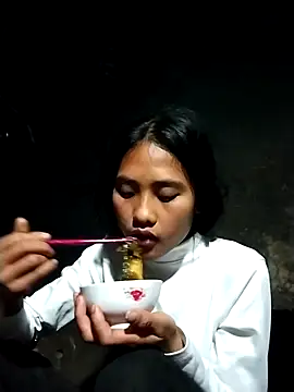 Hoa-tuylip online show from 02-13-26, 01:33