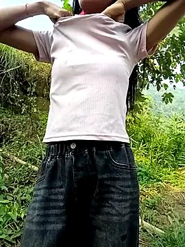 Snapshot of Hoa-tuylip chatting on 07-22-26, 12:45 Hoa-tuylip online show from 07-22-26, 12:45