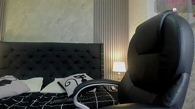 Snapshot of isabella__lux chatting on 02-20-26, 07:05 isabella lux online show from 02-20-26, 07:05