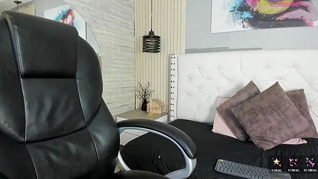 Snapshot of isabella__lux chatting on 02-18-26, 08:27 isabella lux online show from 02-18-26, 08:27