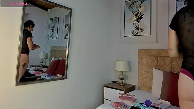 Snapshot of hanna_daze chatting on 02-21-26, 11:45 hanna daze online show from 02-21-26, 11:45