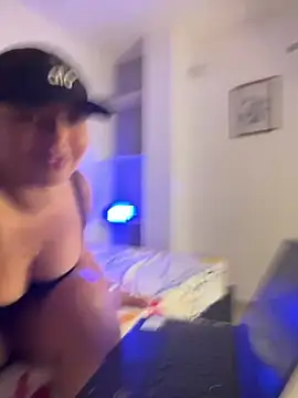 Snapshot of Kira_Spiicy chatting on 02-21-26, 01:46 Kira Spiicy online show from 02-21-26, 01:46