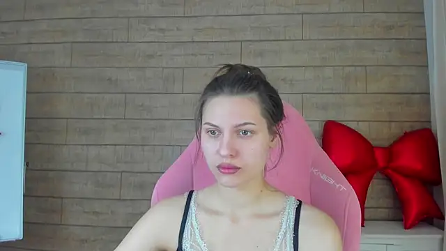 Snapshot of AliceVersal chatting on 02-19-26, 04:42 AliceVersal online show from 02-19-26, 04:42