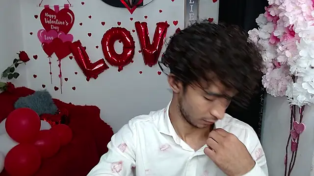 Snapshot of Caius_fox chatting on 02-14-26, 11:21 Caius fox online show from 02-14-26, 11:21