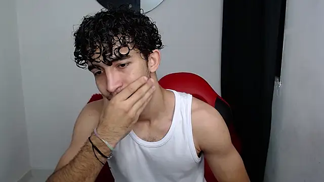 Snapshot of Caius_fox chatting on 02-12-26, 11:21 Caius fox online show from 02-12-26, 11:21