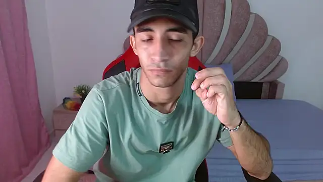 Snapshot of Caius_fox chatting on 02-08-26, 11:19 Caius fox online show from 02-08-26, 11:19