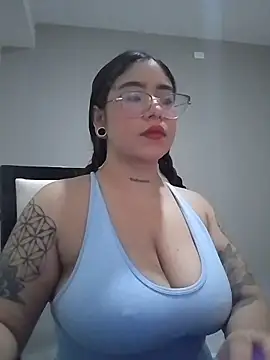 Snapshot of Helll_girll chatting on 02-15-26, 03:51 Helll girll online show from 02-15-26, 03:51