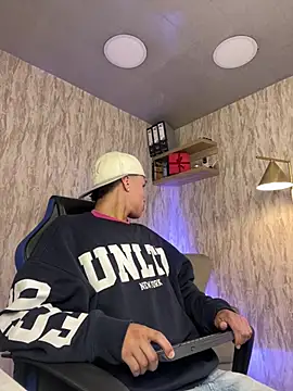 Snapshot of Dominik_Souza chatting on 02-21-26, 01:46 Dominik Souza online show from 02-21-26, 01:46