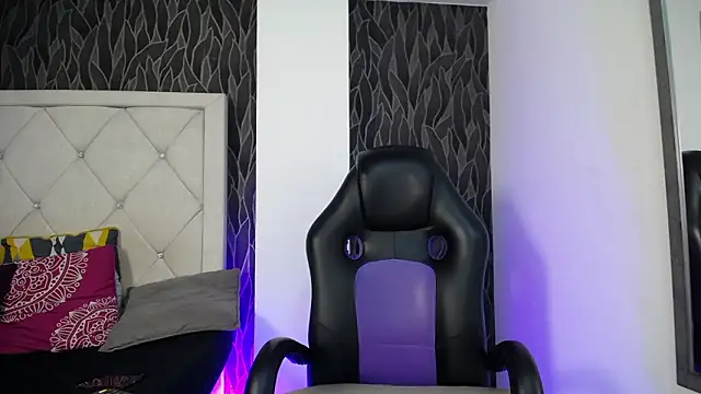 Snapshot of Dominik_Souza chatting on 02-04-26, 03:40 Dominik Souza online show from 02-04-26, 03:40