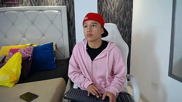 Snapshot of Dominik_Souza chatting on 02-06-26, 01:18 Dominik Souza online show from 02-06-26, 01:18