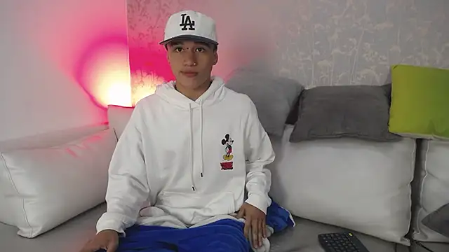 Snapshot of Dominik_Souza chatting on 02-09-26, 12:58 Dominik Souza online show from 02-09-26, 12:58