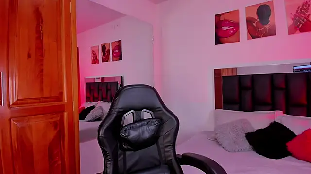 Snapshot of Isabella_Moon9 chatting on 02-19-26, 11:40 Isabella Moon9 online show from 02-19-26, 11:40