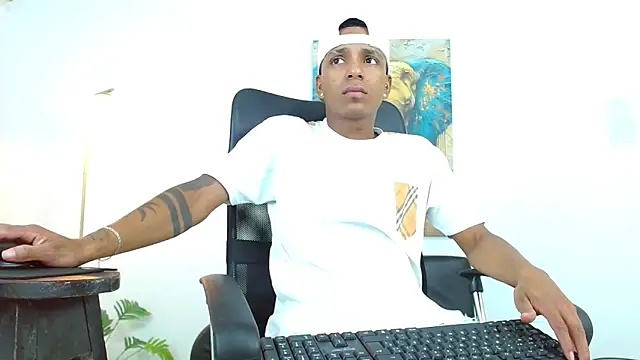 Snapshot of ostinn18 chatting on 03-02-26, 02:13 ostinn18 online show from 03-02-26, 02:13