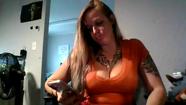 Snapshot of Gypsymomma17 chatting on 06-11-26, 08:50 Gypsymomma17 online show from 06-11-26, 08:50