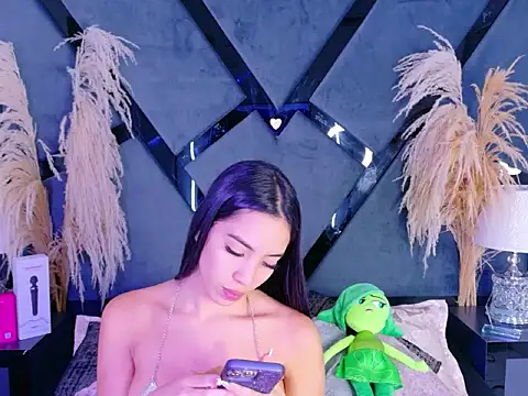 KylieWhitee online show from 04-10-26, 04:03