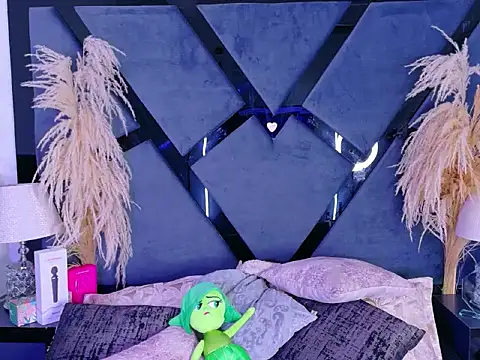 KylieWhitee online show from 04-15-26, 02:43