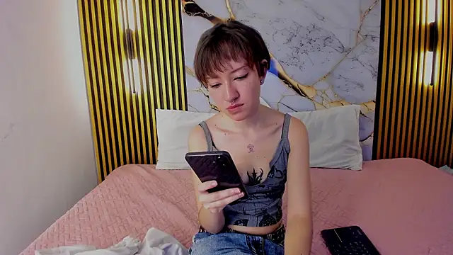 Snapshot of noha_ns chatting on 02-10-26, 09:58 noha ns online show from 02-10-26, 09:58