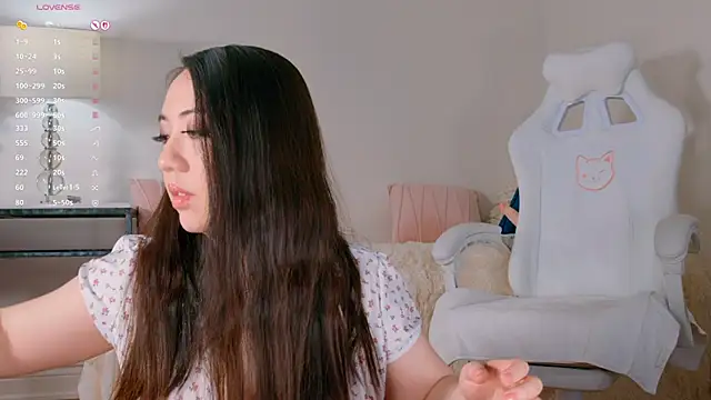 Snapshot of naughtytilly chatting on 03-15-25, 08:21 naughtytilly online show from 03-15-25, 08:21