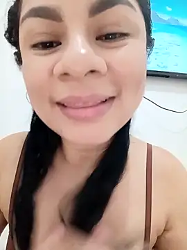 Snapshot of luna_pinky chatting on 02-20-26, 05:26 luna pinky online show from 02-20-26, 05:26