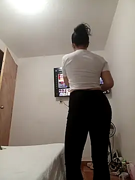 Snapshot of luna_pinky chatting on 02-13-26, 06:08 luna pinky online show from 02-13-26, 06:08