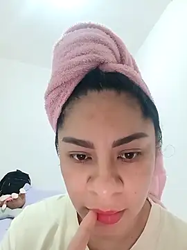 Snapshot of luna_pinky chatting on 02-14-26, 02:39 luna pinky online show from 02-14-26, 02:39