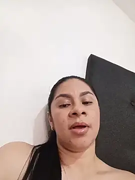 Snapshot of luna_pinky chatting on 06-20-26, 06:40 luna pinky online show from 06-20-26, 06:40