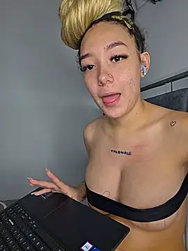Snapshot of alaia_princess chatting on 06-29-26, 11:26 alaia princess online show from 06-29-26, 11:26
