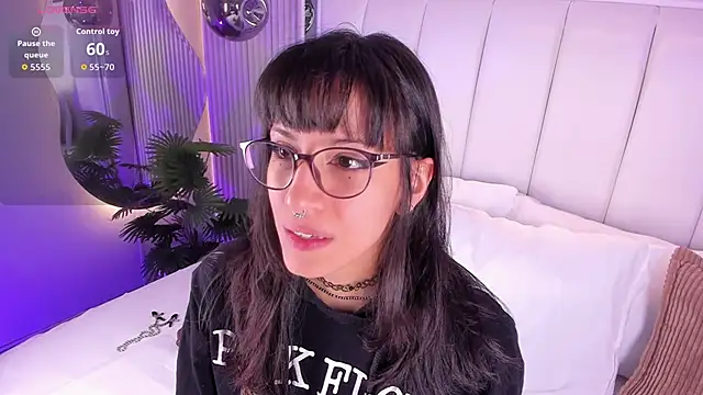 ViolettaColinss online show from 05-05-26, 11:46