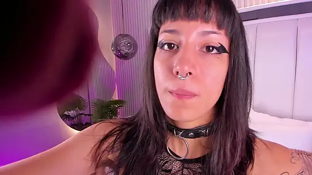 ViolettaColinss online show from 05-19-26, 11:39