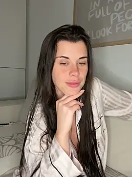 Snapshot of houseofnova chatting on 02-25-26, 08:41 houseofnova online show from 02-25-26, 08:41