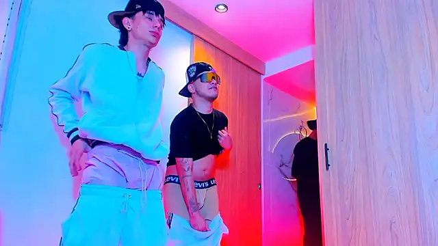 Snapshot of TheBatMansion chatting on 02-03-26, 02:32 TheBatMansion online show from 02-03-26, 02:32