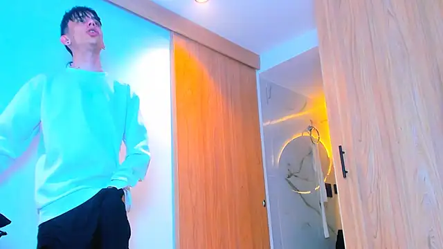 Snapshot of TheBatMansion chatting on 02-12-26, 09:58 TheBatMansion online show from 02-12-26, 09:58