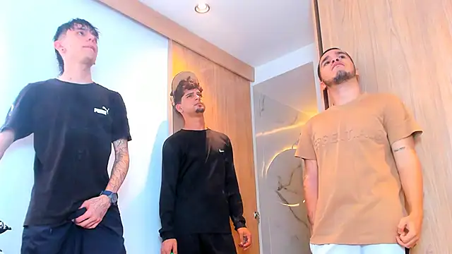 Snapshot of TheBatMansion chatting on 02-13-26, 06:41 TheBatMansion online show from 02-13-26, 06:41