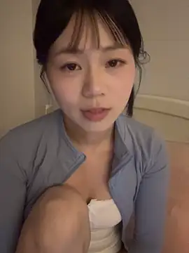 Snapshot of Nana-3 chatting on 03-10-26, 02:43 Nana-3 online show from 03-10-26, 02:43