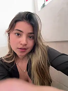 Snapshot of sweetlove- chatting on 02-04-26, 08:37 sweetlove- online show from 02-04-26, 08:37