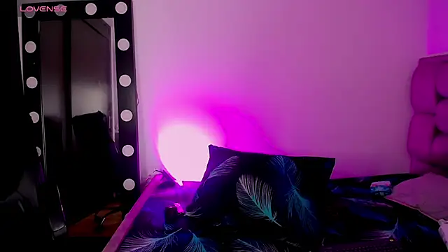 Snapshot of Silvanarouse chatting on 07-02-26, 12:22 Silvanarouse online show from 07-02-26, 12:22