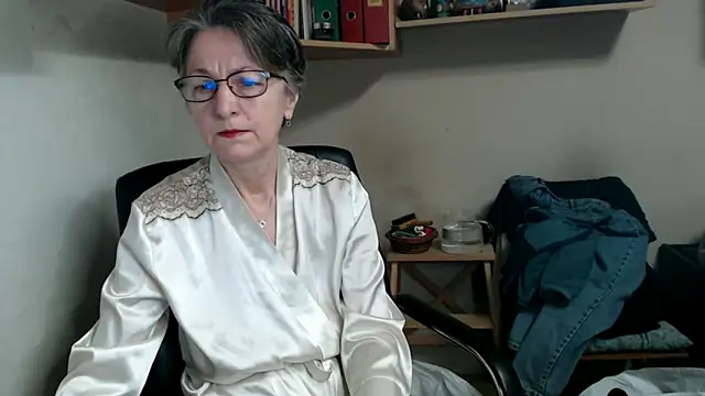 katemodel online show from 12-17-25, 07:46