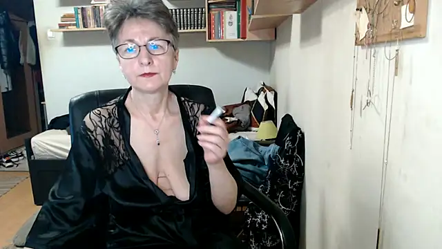 katemodel online show from 10-18-25, 05:20