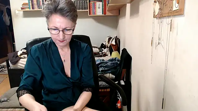 katemodel online show from 10-15-25, 06:44