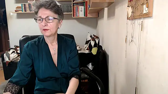 katemodel online show from 10-28-25, 07:40