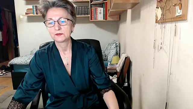 katemodel online show from 09-18-25, 06:16