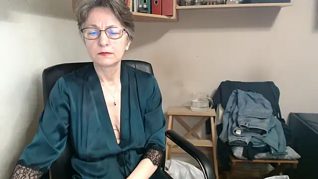 katemodel online show from 12-18-25, 07:57