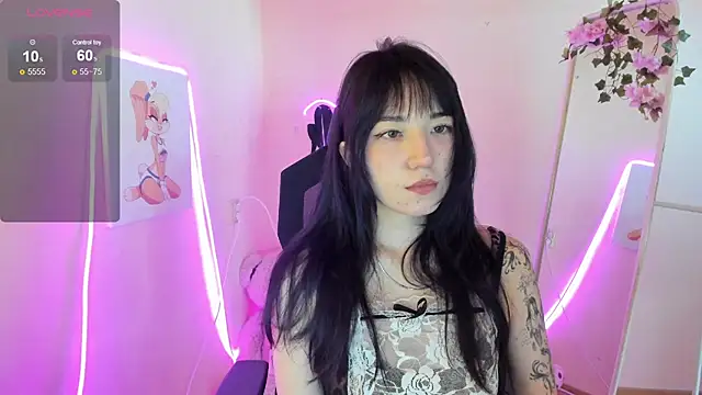 AliceeinWonderlanddd online show from 07-15-26, 01:45