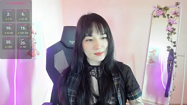 AliceeinWonderlanddd online show from 07-12-26, 02:23