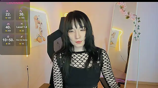 Snapshot of AliceeinWonderlanddd chatting on 05-13-26, 02:07 AliceeinWonderlanddd online show from 05-13-26, 02:07