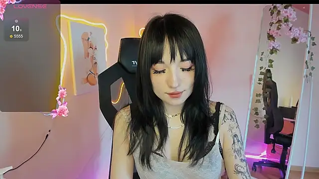 Snapshot of AliceeinWonderlanddd chatting on 04-21-26, 02:47 AliceeinWonderlanddd online show from 04-21-26, 02:47
