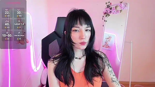 AliceeinWonderlanddd online show from 06-17-26, 02:33