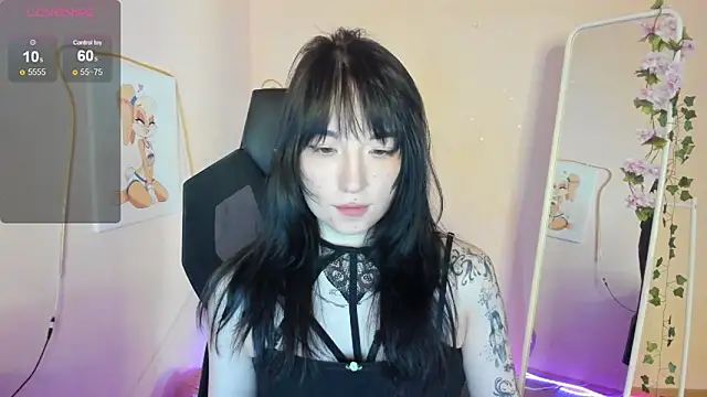 Snapshot of AliceeinWonderlanddd chatting on 05-21-26, 02:09 AliceeinWonderlanddd online show from 05-21-26, 02:09