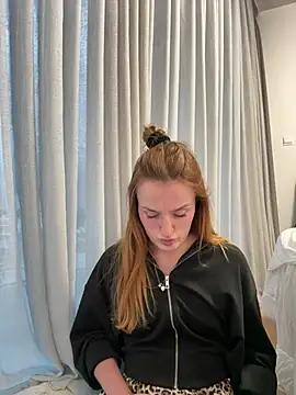 madlynn online show from 02-10-26, 03:33